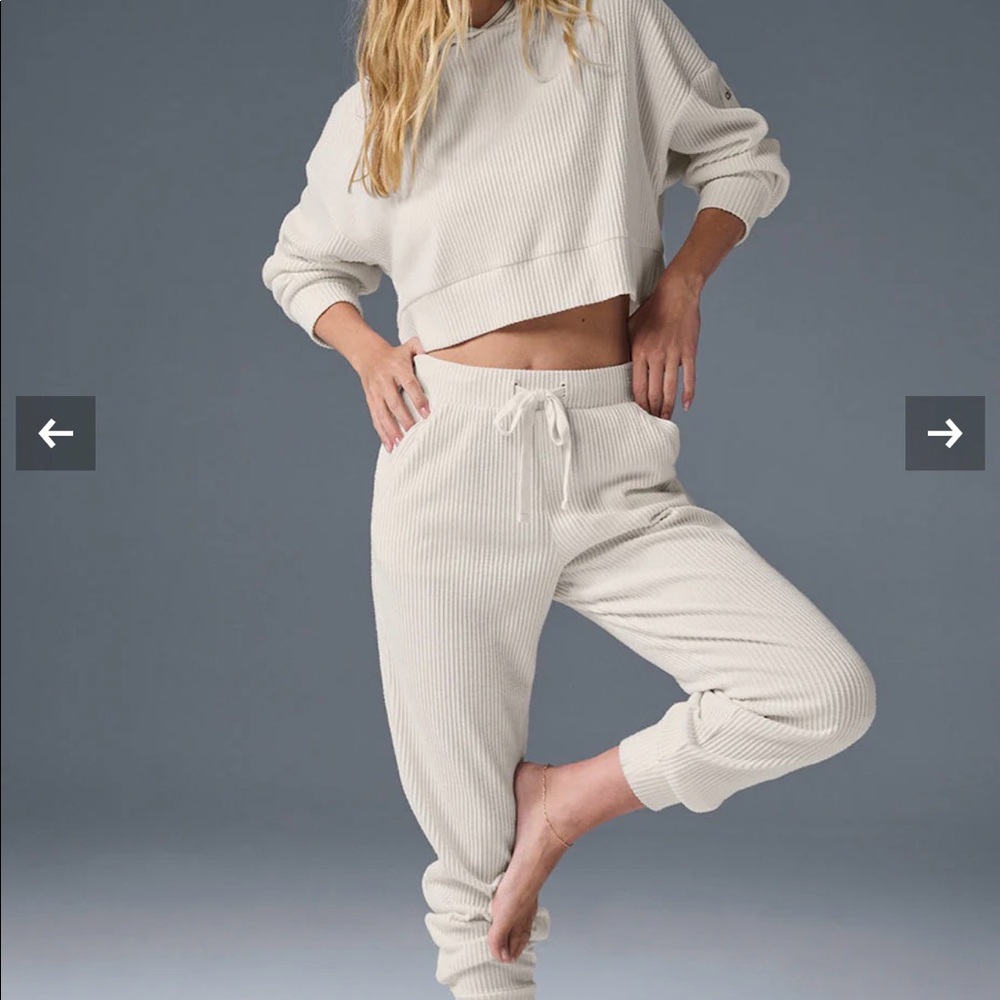 ALO yoga muse pull over and sweatpant in ivory
